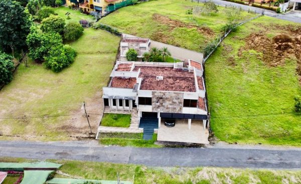 VENTA DE CASA D9-A EN URBANIZACIÓN SAN VICENTE, DAVID