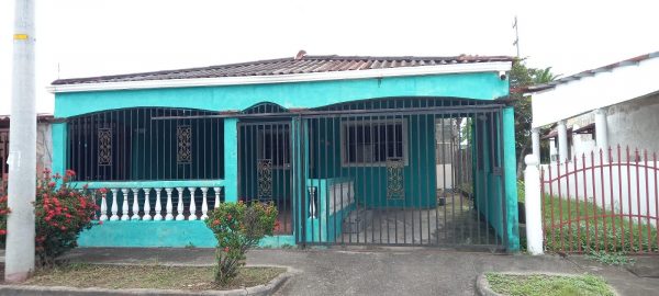 CASA 194M² – URBANIZACIÓN VALLE HERMOSO – ARRAIJAN