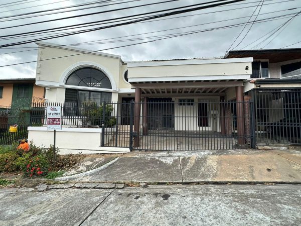 CASA  493.26 – HATO PINTADO -ALTOS DE LA LOMA.