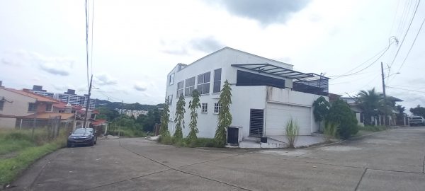 VENTA DE CASA DE 3 NIVELES -ALTOS DE SANTA MARÍA, TUMBA MUERTO