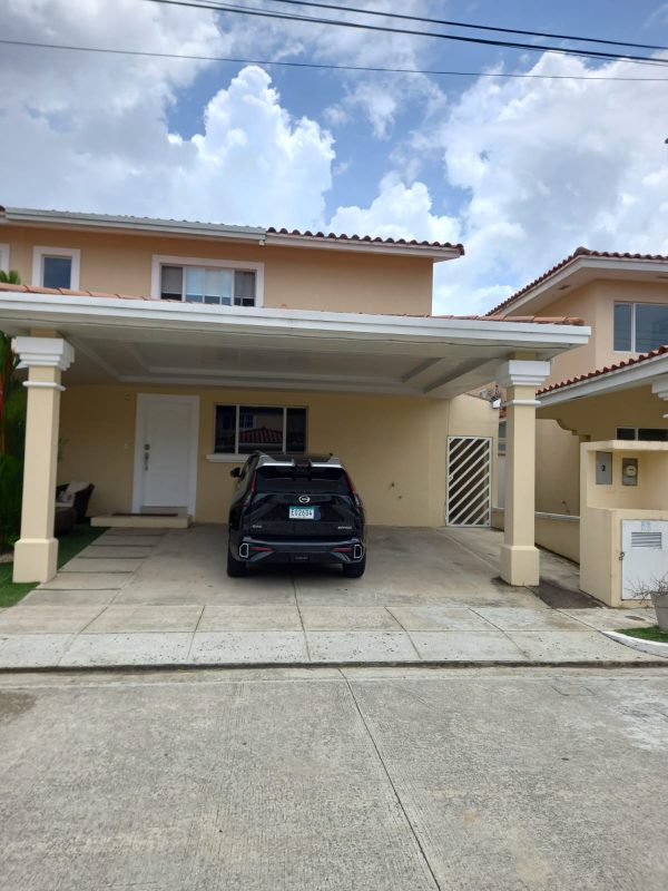 HERMOSA Y AMPLIA CASA EN VENTA EN RESIDENCIAL VILLA TIVOLI – BRISAS