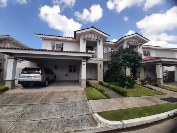 VENTA DE CASA EN VERSALLES – PH RESERVAS DE VERSALLES MODELO LYON