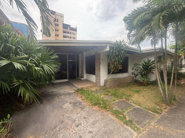 VENTA DE CASA EN OBARRIO – 450 M2