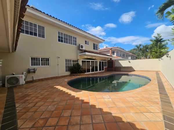 CASA 501 M2 – COSTA DEL ESTE – COSTA AZUL CON PISCINA ¡CLIENTE DIRECTO!