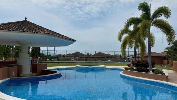 ¡CASA  807 M2 EN COSTA SUR! -AMPLIO TERRENO Y AREA SOCIAL – SUNSET COAST.