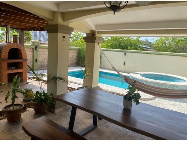 VENTA DE CASA EN PASEO DORADO – CONDADO DEL REY.