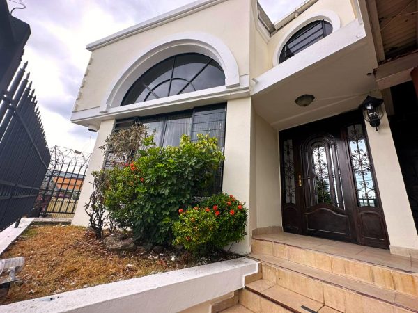CASA EN LOMA HATO PINTADO – 493.26 M² – AMPLIA RESIDENCIA FAMILIAR EN PUEBLO NUEVO
