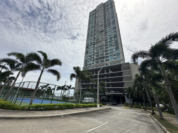 VENTA DE AMPLIO APARTAMENTO CON TERRAZA – PH BALI COSTA DEL ESTE