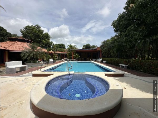 VENTA DE GRAN COMPLEJO RESIDENCIAL EN CHAME CON CAPILLA